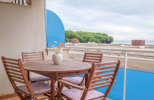 Alcanar Apartment | Apartment "Merida" with Shared Pool, Terrace and Wi-Fi