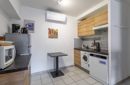 Cerbere Apartment | Apartment 'Meu Delit' with Shared Pool, Private Terrace and Private Garden