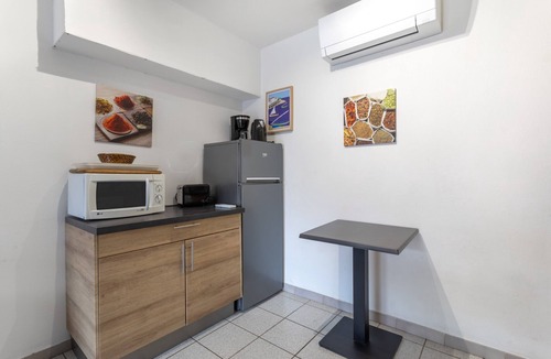 Cerbere Apartment | Apartment 'Meu Delit' with Shared Pool, Private Terrace and Private Garden