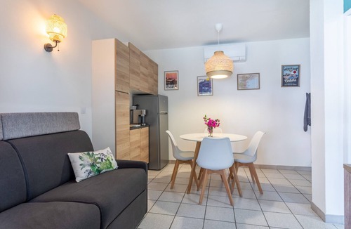 Cerbere Apartment | Apartment 'Meu Descan' with Shared Pool, Private Terrace and Air Conditioning