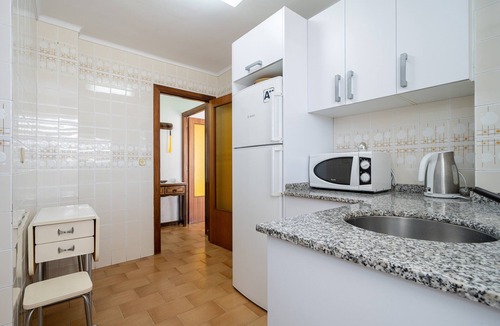 Vilafortuny Apartment | Apartment "Mexico I" on the Beachfront with Terrace, A/C and Wi-Fi