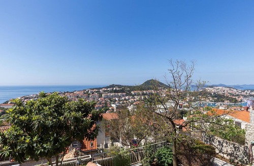 Gornji Kono Apartment | Apartment Milić - Two Bedroom Apartment with Terrace and Sea View (Sinjska 15)