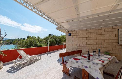 Cove Tri Zala (Zrnovo) Apartment | Apartment Mir