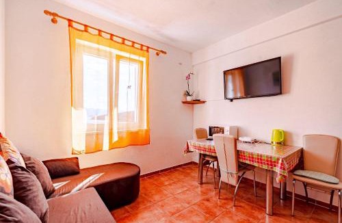 Cove Tri Zala (Zrnovo) Apartment | Apartment Mir