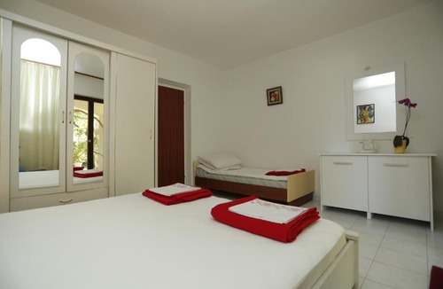 Supetar Apartment | Apartment Mira - 50 m from beach