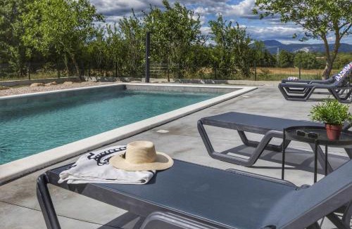 Ripenda Verbanci Apartment | Apartment Mirna with Swimming Pool
