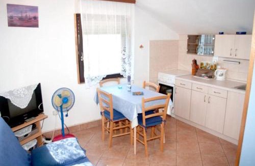Prvic Luka Apartment | Apartment Mirni by the sea