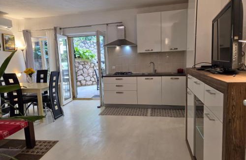Liganj Apartment | Apartment mit zwei Schlafzimmer und Pool und Jacuzzi