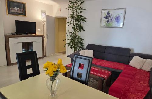 Liganj Apartment | Apartment mit zwei Schlafzimmer und Pool und Jacuzzi