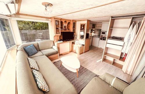 Anneville-sur-Scie Apartment | Apartment Mobilheim mit privatem Premium-Jacuzzi by Interhome