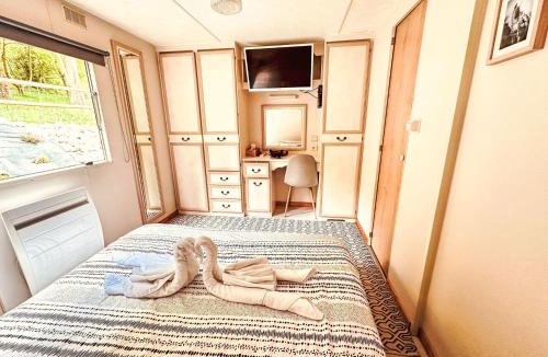 Anneville-sur-Scie Apartment | Apartment Mobilheim mit privatem Premium-Jacuzzi by Interhome