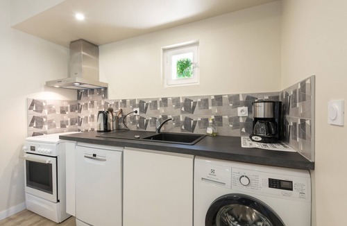 Argeles Gazost Apartment | Apartment 'Mont De Gez' with Mountain View, Shared Garden and Wi-Fi