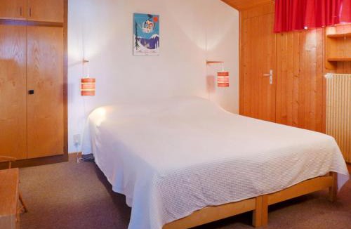 Villars-sur-Ollon Apartment | Apartment Montagnards 17 by Interhome