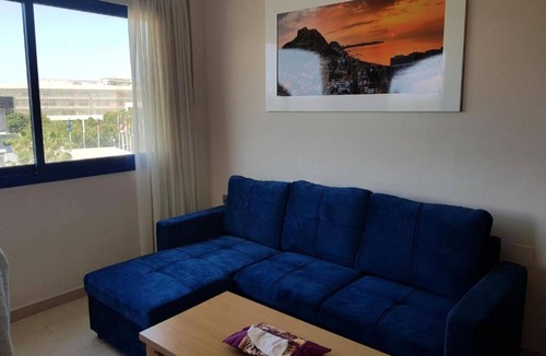 Alicante Apartment | Apartment 'Mountains and Ocean View' with Sea View, Wi-Fi and Air Conditioning