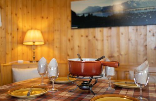 Saint-Pierre-de-Clages Apartment | Apartment Muverans I L2 by Interhome