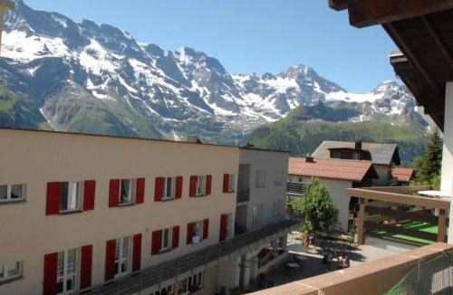 Murren Apartment | Apartment Myrrena 6-Bett-Wohnung by Interhome