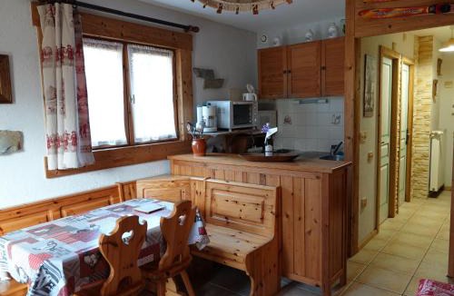 Les Villards-sur-Thones Apartment | Apartment Namasté by Interhome