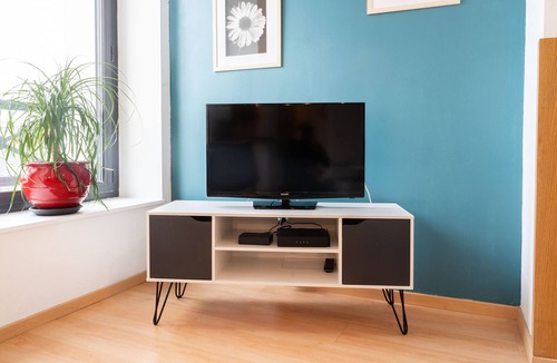 Laval Apartment | Apartment near downtown with parking. 5 people