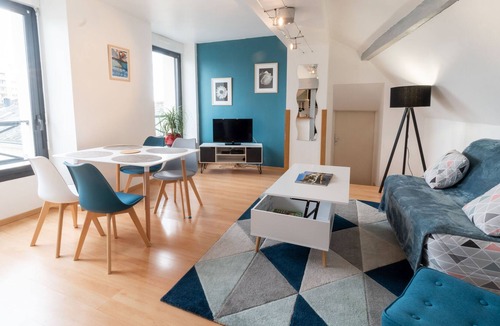 Laval Apartment | Apartment near downtown with parking. 5 people