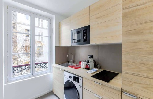 7th Arrondissement Apartment | Apartment near Eiffel Tower - 1BR 2/4 persons