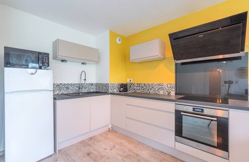 Lille-Moulins Apartment | Apartment near metro with parking & balconies