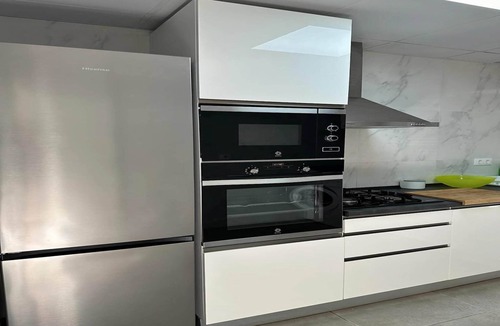 Oliva Apartment | Apartment near sea beach and vibrant center