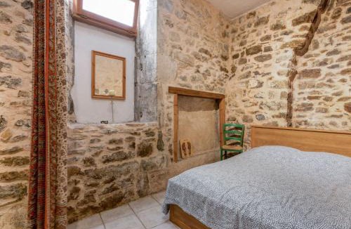 Bize-Minervois House | Apartment near the river in Bize Minervois