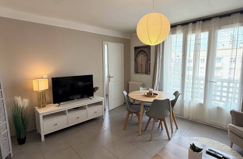 Sainte-Marguerite Apartment | Apartment near velodrome 6 adults possible Parking Clim Umbrella bed