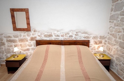 Stari Grad Apartment | Apartment Nediljka - in old part of town