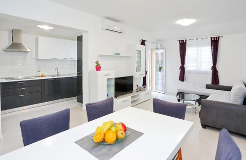 Maslenica Apartment | Apartment Nekić