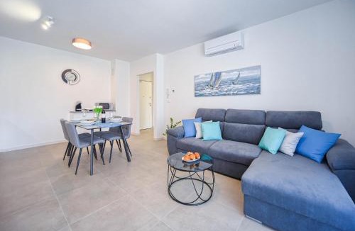 Gregovica Apartment | Apartment Nena - Spacious apartment with Balcony and Free parking