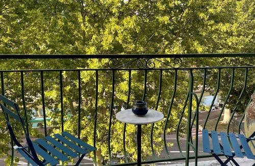 Convention Apartment | Apartment nestled in the trees