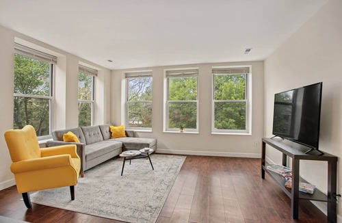 DeBaliviere Place Apartment | Apartment next to Forest Park/WashU/Hospital pets welcome