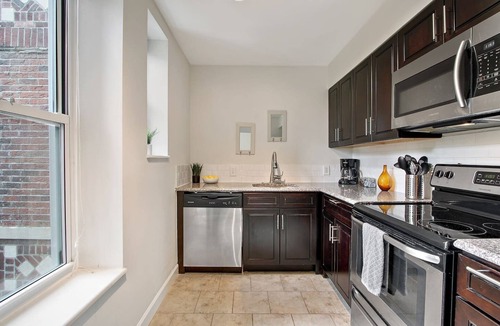 DeBaliviere Place Apartment | Apartment next to Forest Park/WashU/Hospital pets welcome
