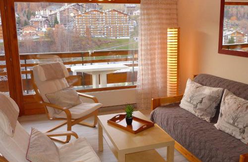 Saint-Pierre-de-Clages Apartment | Apartment Nid d'aigle E1 by Interhome