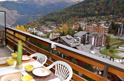 Saint-Pierre-de-Clages Apartment | Apartment Nid d'aigle E1 by Interhome