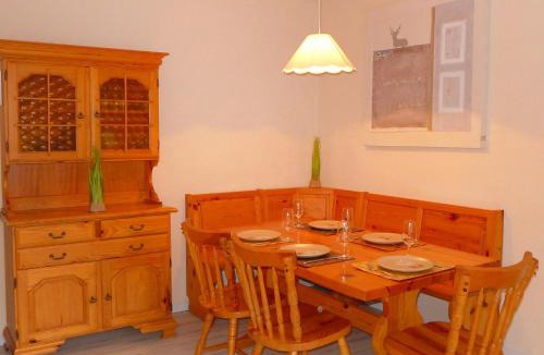 Saint-Pierre-de-Clages Apartment | Apartment Nid d'aigle E1 by Interhome