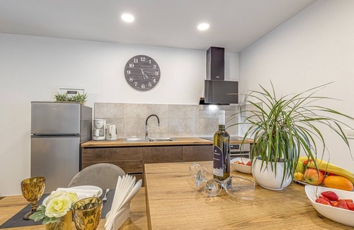 Musalez Apartment | Apartment Nilda with Balcony