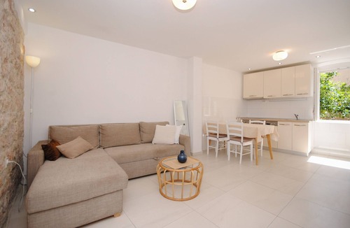Cove Rogacic Apartment | Apartment Nives (98471-A1) - Vis - island Vis