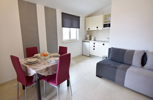 Tar Apartment | Apartment NOA1 Poreč-Tar with swimming pool, balcony, games room, Wi-Fi, barbeque