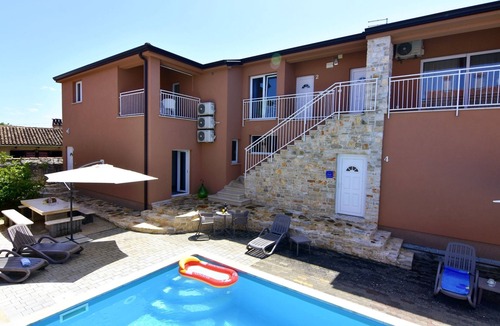 Tar Apartment | Apartment NOA1 Poreč-Tar with swimming pool, balcony, games room, Wi-Fi, barbeque