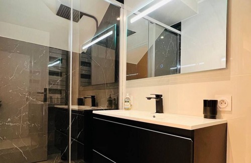 Ormoy-la-Riviere Apartment | Apartment 'Oasis Près De Paris - Piscine' with Shared Pool, Balcony and Wi-Fi