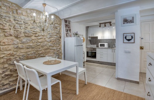 Barri Vell Apartment | Apartment “Old Side Girona two” with Fast Wi-Fi & A/C