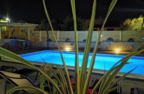 Peroj Apartment | Apartment olive tree garden&poll view 4 plus 2, 130 m2 with tiki bar