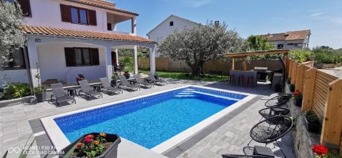 Peroj Apartment | Apartment olive tree garden&poll view 4 plus 2, 130 m2 with tiki bar