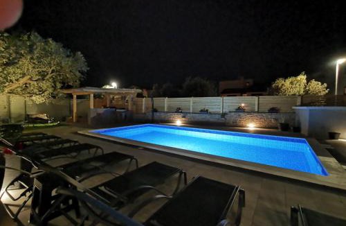 Peroj Apartment | Apartment olive tree garden&poll view 4 plus 2, 130 m2 with tiki bar