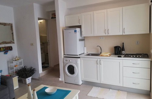 Komarna Apartment | Apartment Olly seafront large terrace with barbecue 4 sunbeds and garden