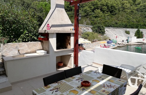 Komarna Apartment | Apartment Olly seafront large terrace with barbecue 4 sunbeds and garden