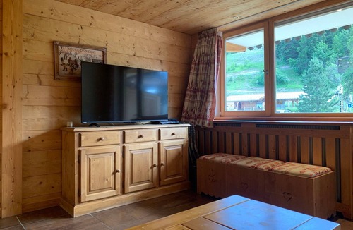 Pra Loup Apartment | Apartment on slopes, 8 guests