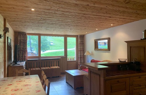 Pra Loup Apartment | Apartment on slopes, 8 guests